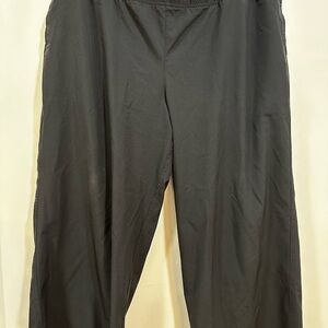 CALIA by Carrie Underwood Black Cropped Pants